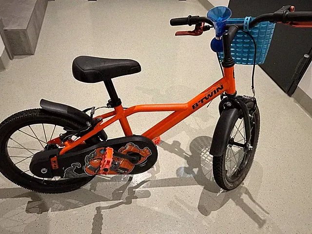 bike for kids 16 inches wheel in very good condition